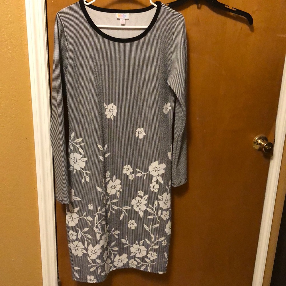 LulaRoe below knee long sleeve dress black & white